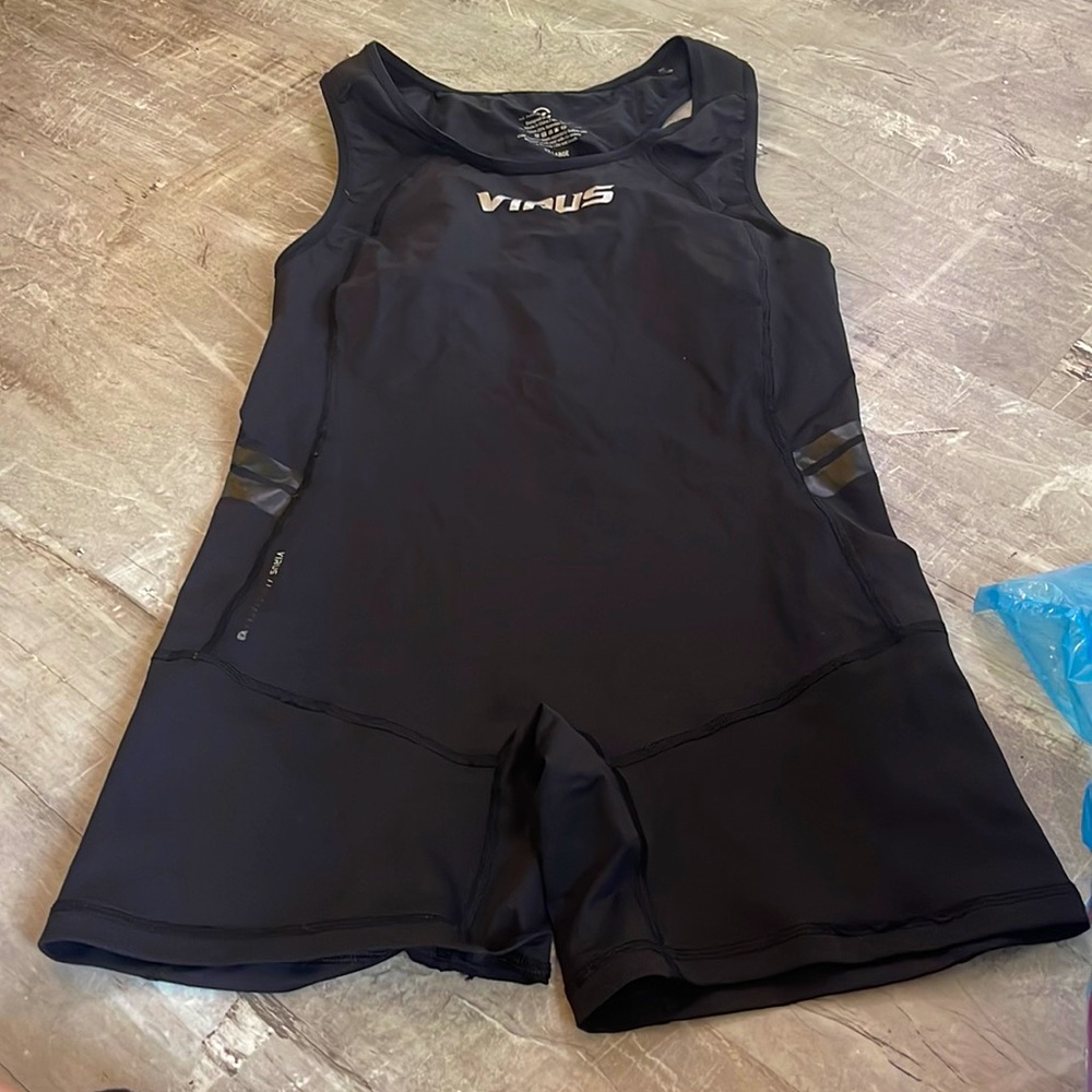 Virus, singlet size 2 XL, worn twice.